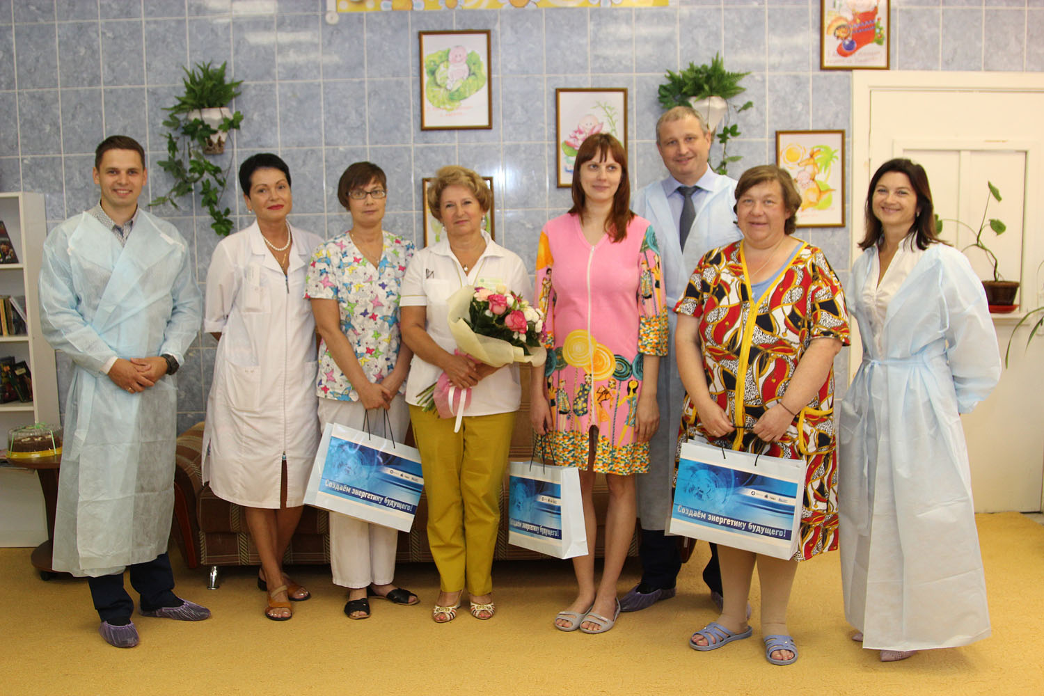 СХК поздравил новорожденных в Северском перинатальном центре