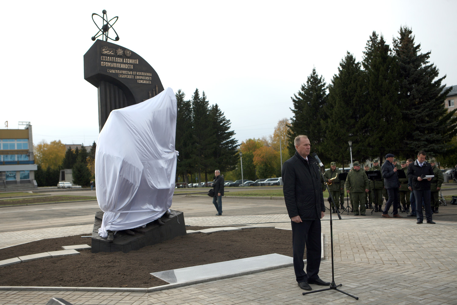 В Северске открыли памятник атомщикам
