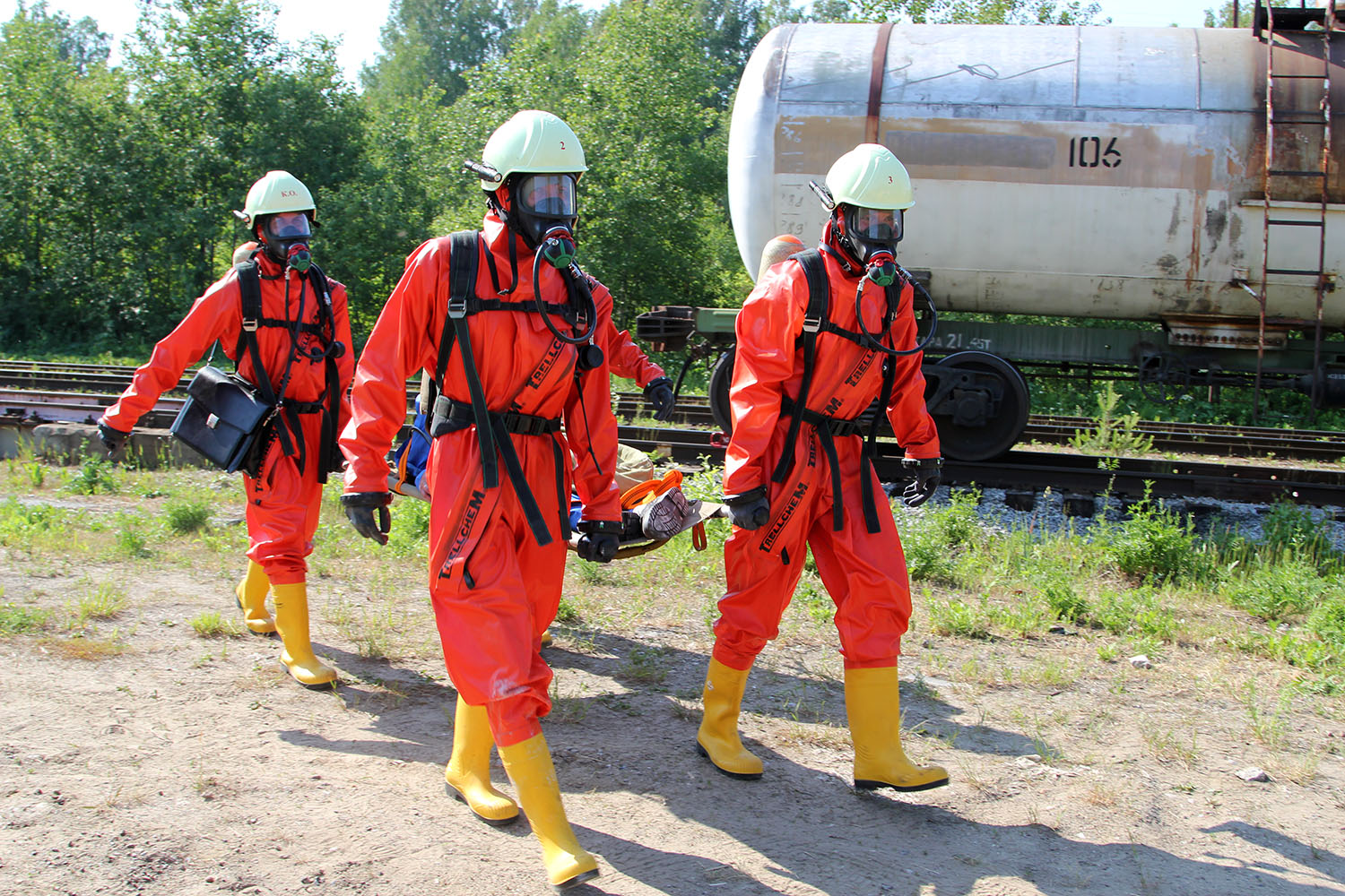 Сотрудники СХК получили навыки газоспасателей